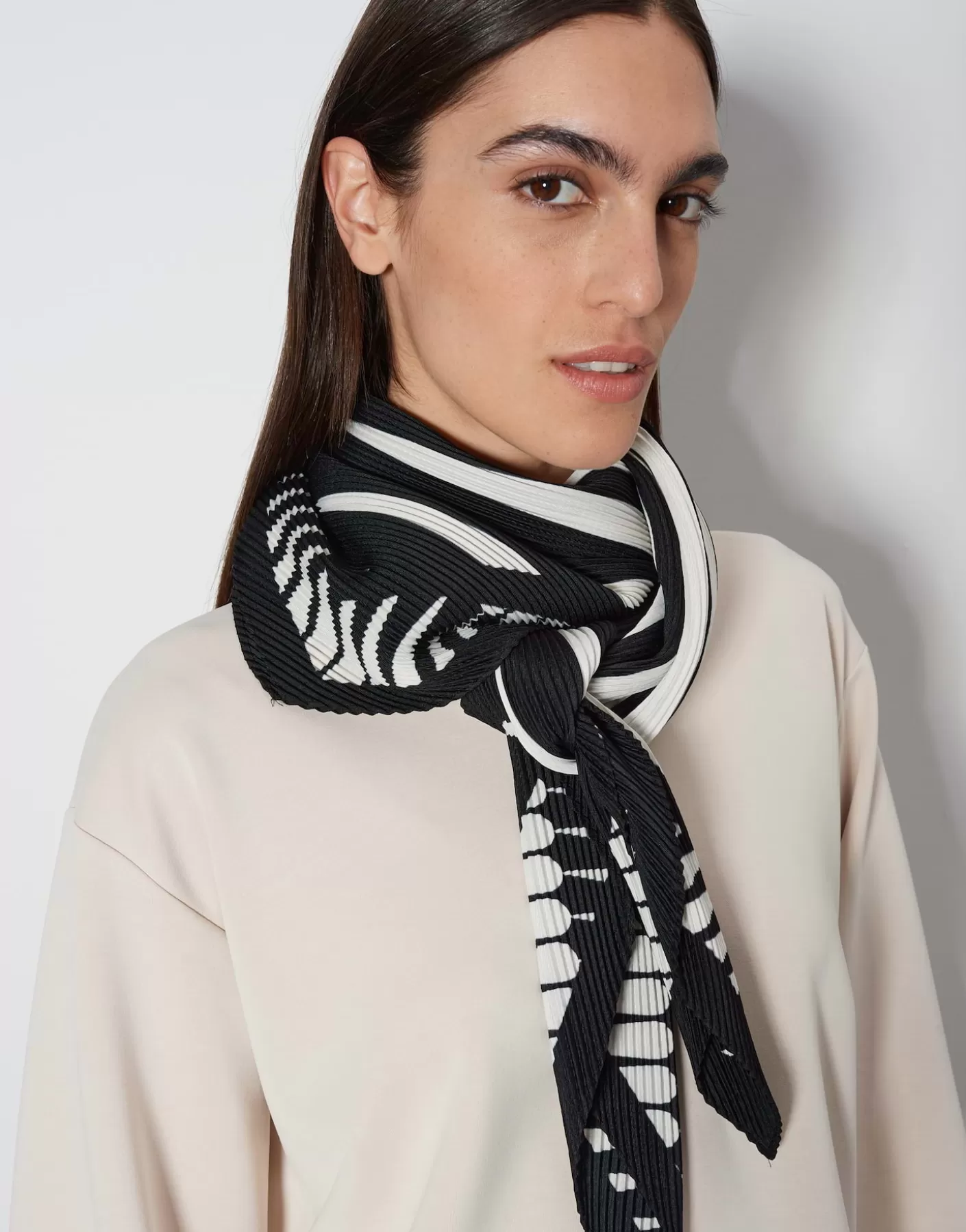 Accessoires | Meilleures Ventes<OPUS Commander Echarpe Légère Bienna Scarf Noir En Ligne black